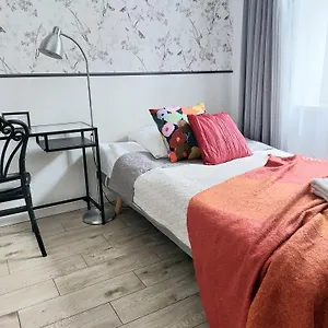Rozana Przy Ice Apartment